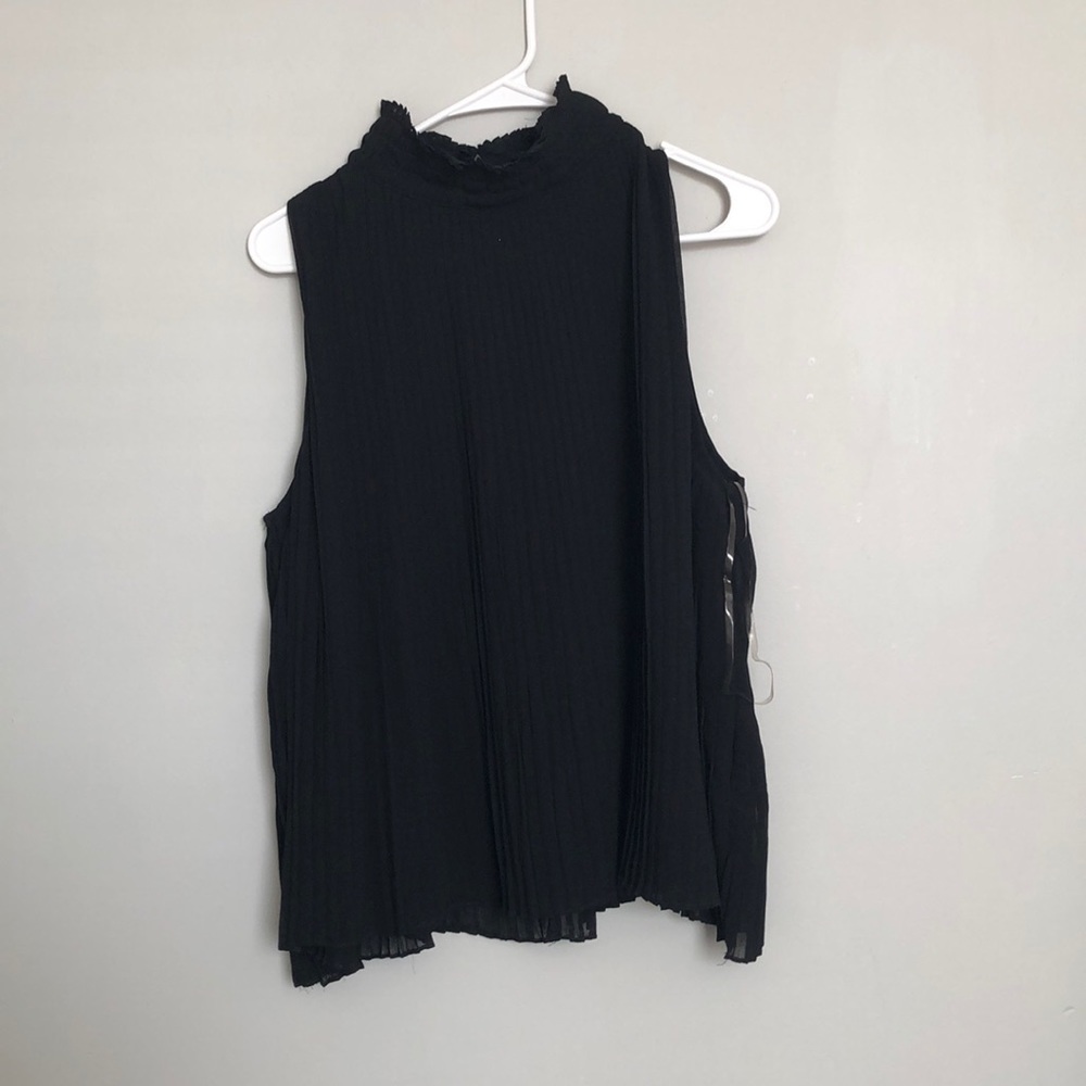 Black blouse! Keyhole back with adorable buttons!